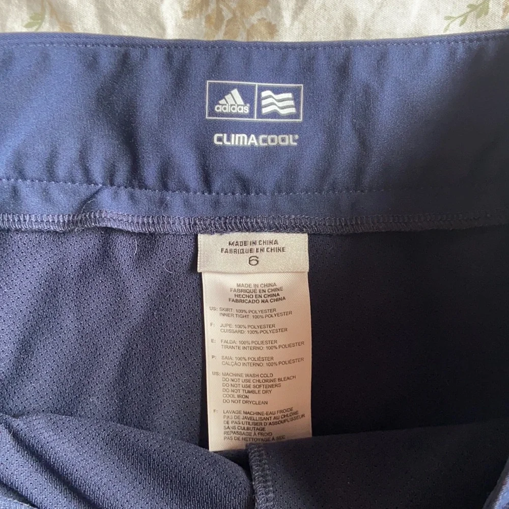 Adidas golf skirt size 6 with built in shorts and side pockets, never worn - Picture 6 of 11